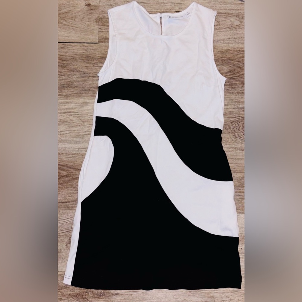 New York & Company Black and White Wave Dress